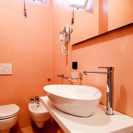 Blue Loft - The House Of Travelers Como